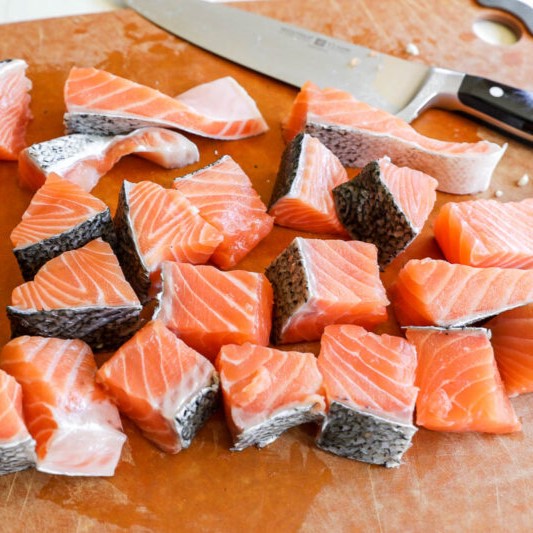 【T7】Frozen Salmon Cube 冷冻三文鱼块 (1kg±)