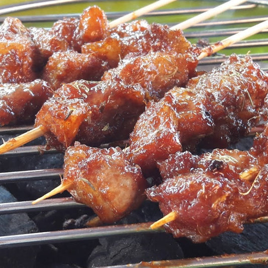 Pork Satay w/ Thai Chili Sauce 猪肉沙爹附泰式辣椒 10pcs